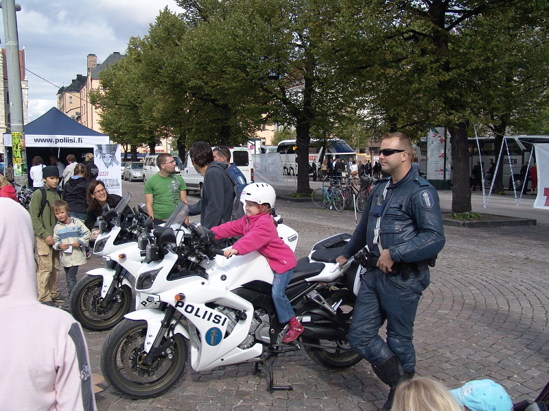Pán v kombinéze je též policista