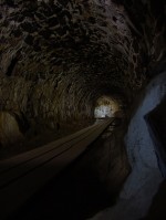 Podzemní tunely vedoucí skrze hradby